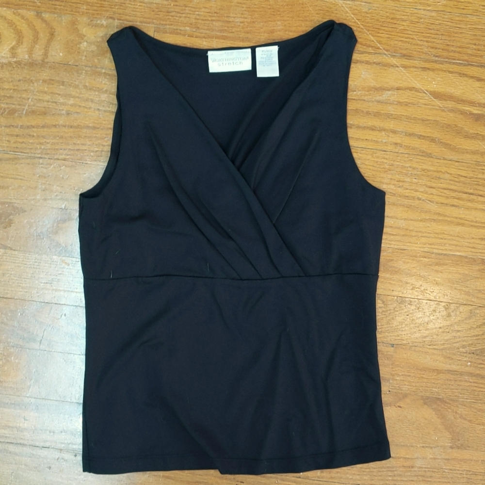 Worthington stretch sleeveless v-neck top